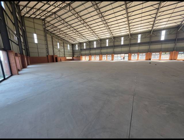 2,199M² WAREHOUSE TO LET IN CROWN